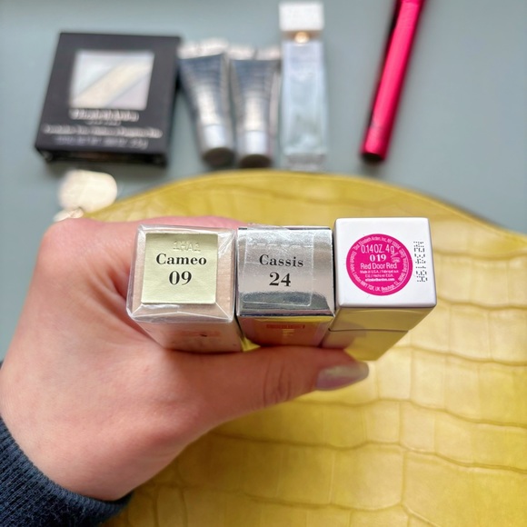 Elizabeth Arden Makeup Bundle - Picture 2 of 11